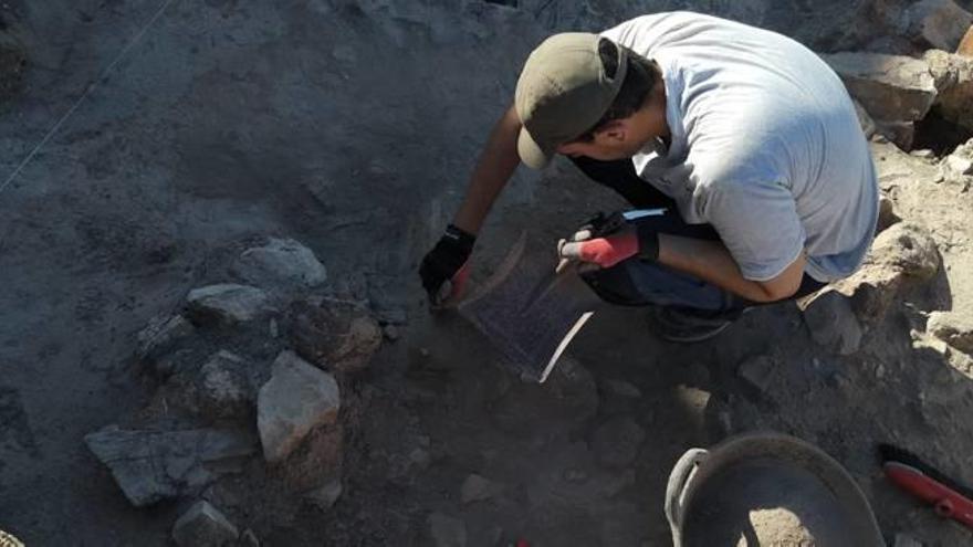 Arqueólogos excavando Cabezo Redondo.
