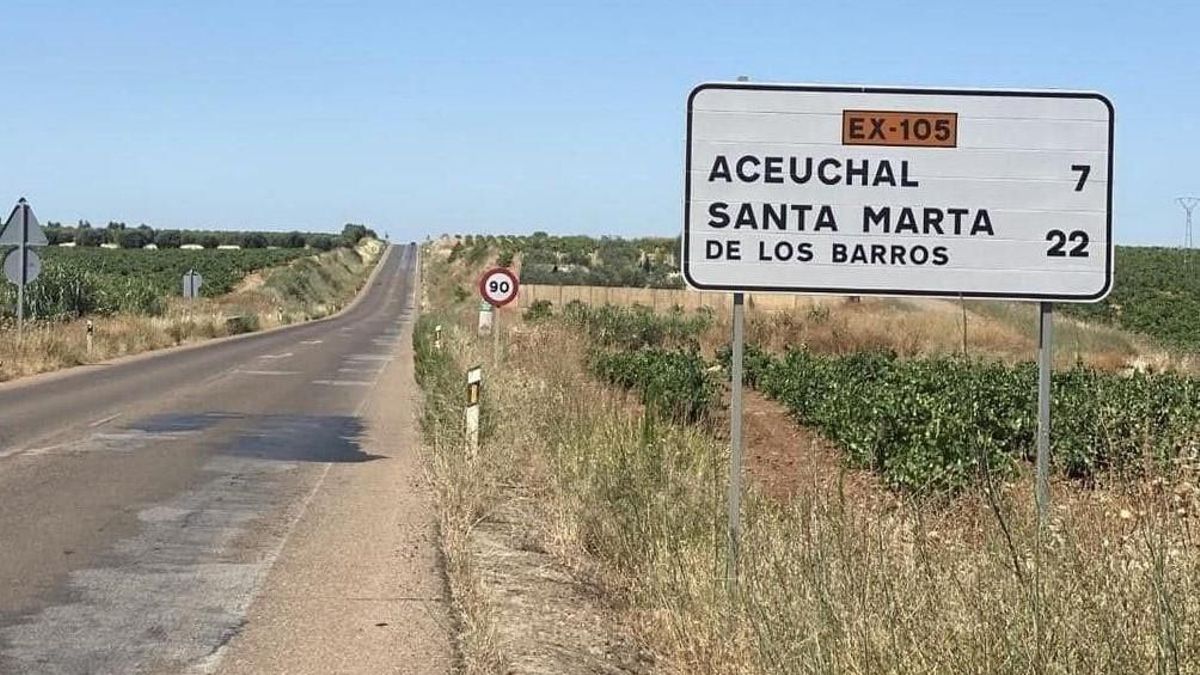 Inicio de la carretera EX105 desde Almendralejo a Aceuchal.