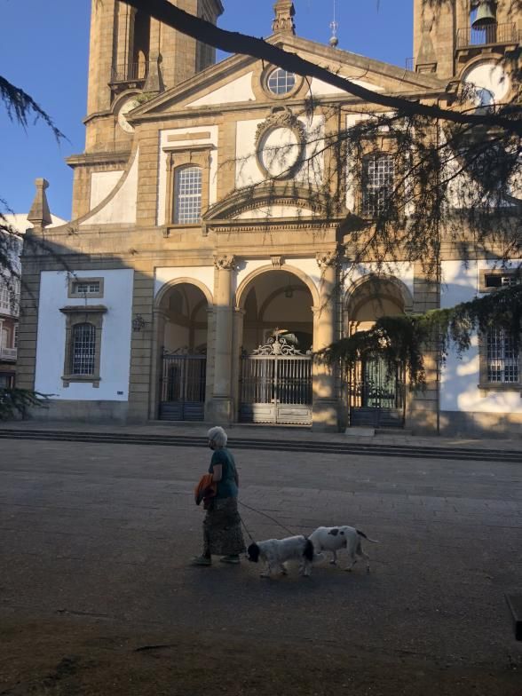 Ante la catedral de San Julián