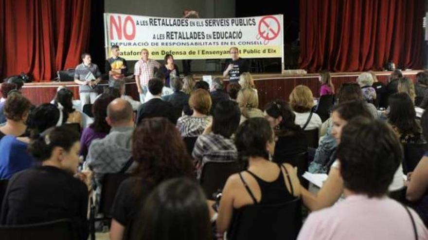 Un centenar de profesores se reunió ayer en la asamblea comarcal.