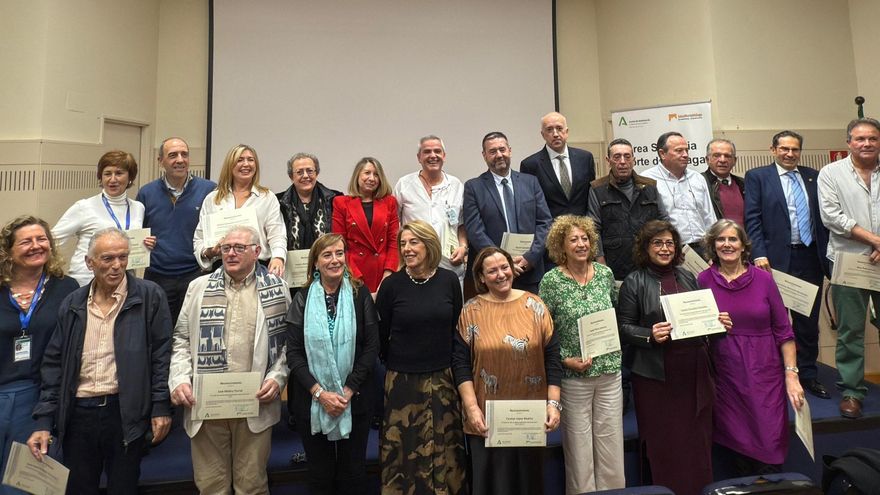 El Hospital de Antequera homenajea a 20 profesionales tras 30 años de servicio