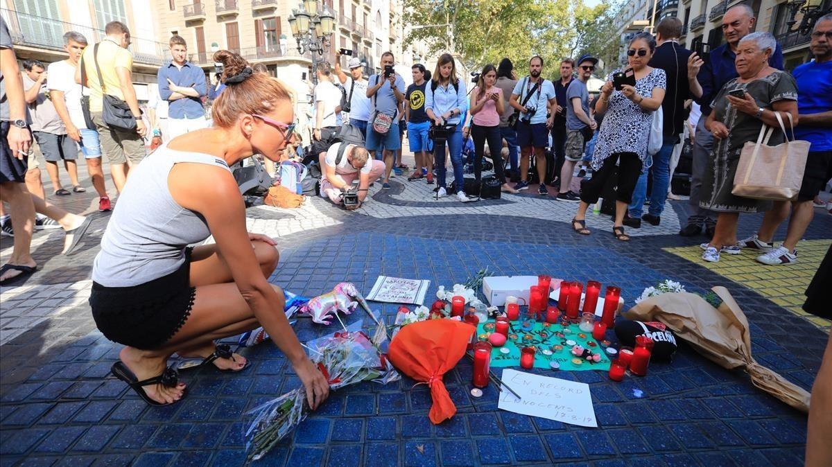 Ofrenda floral en el Pla de l’Os.