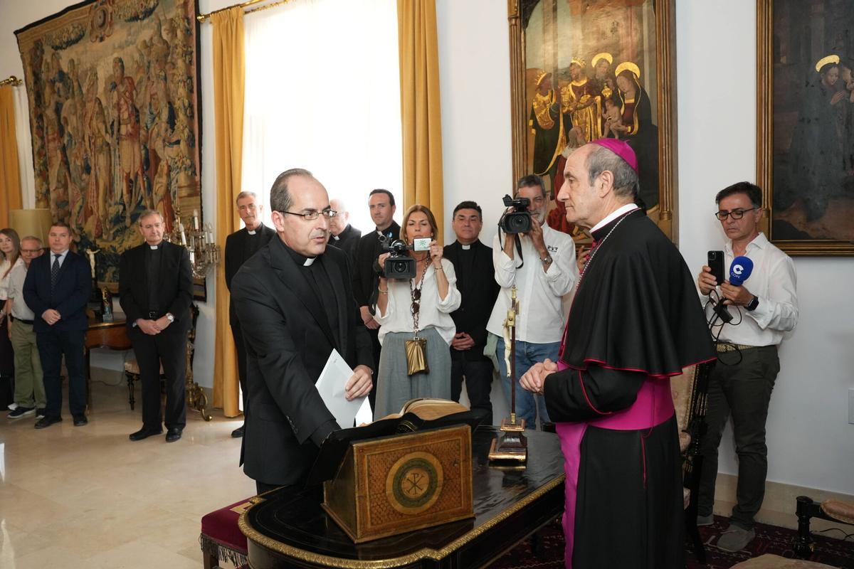 El obispo de Córdoba preside la toma de posesión de los nuevos miembros del Consejo Episcopal de la diócesis