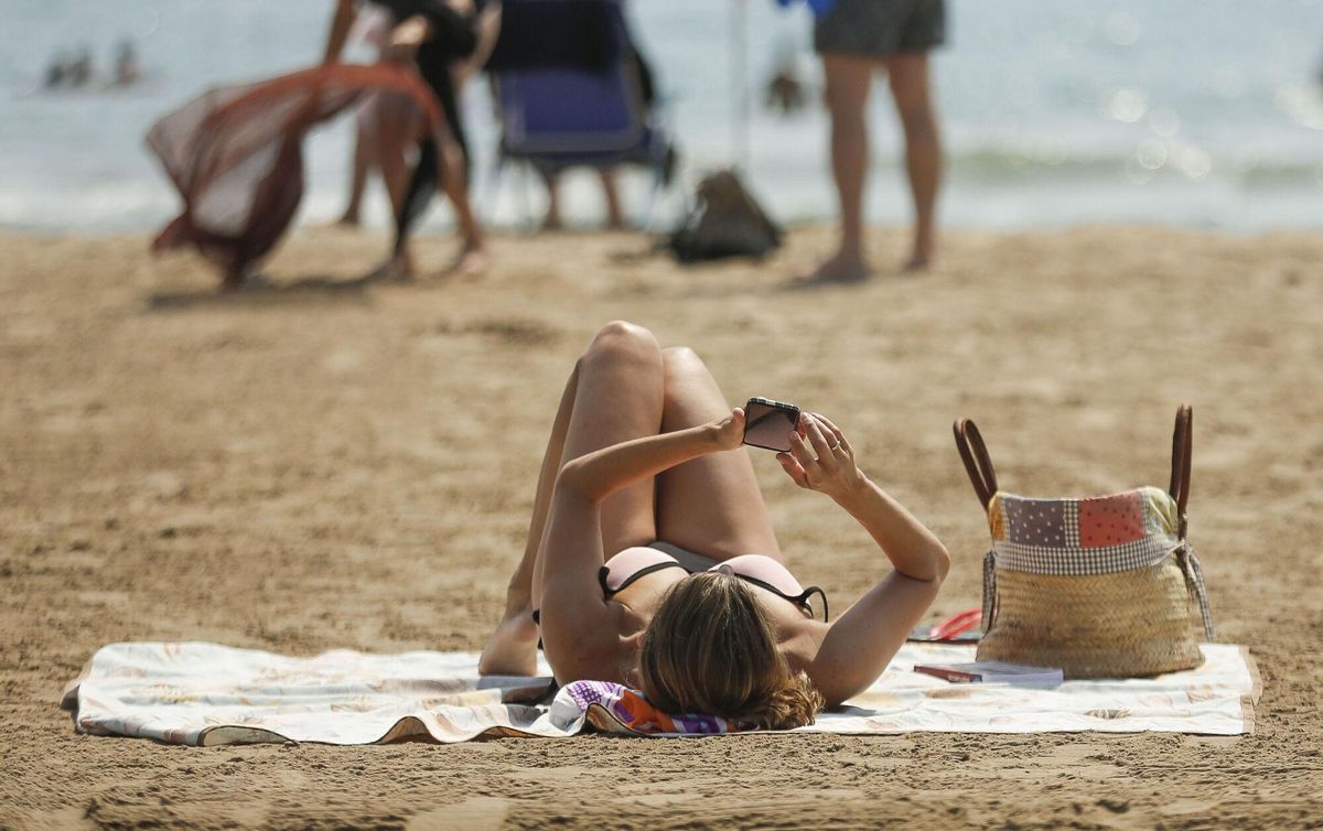 «Contesta, només és un whatsapp» o «fins que no l’acabis no te’n vas»: 5 abusos laborals que no has d'acceptar aquestes vacances «Contesta, només és un whatsapp» o «fins que no l’acabis no te’n vas»: 5 abusos laborals que no has d'acceptar aquestes vacances