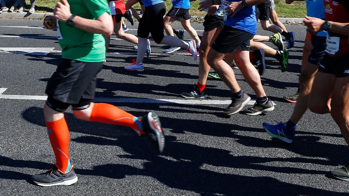 gente corriendo atletismo