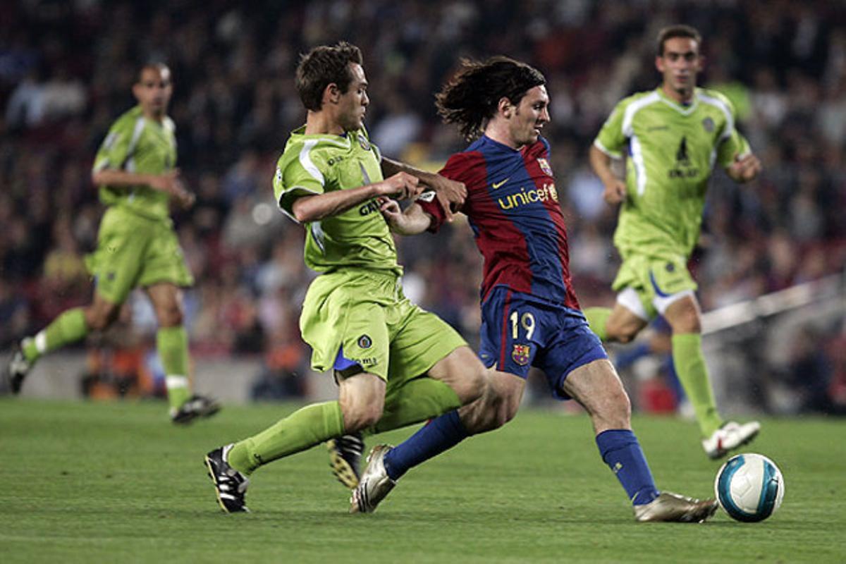 Segon gol del partit d’anada de la Copa del Rei, Getafe-Barça. Aquest gol va ser comparat amb el de Maradona a Mèxic el 86. Any 2007.