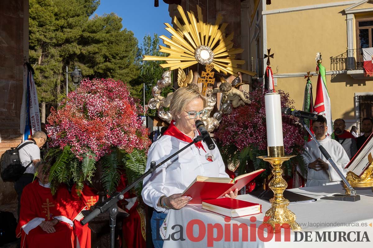 Bandeja de flores y ritual de la bendición del vino en las Fiestas de Caravaca