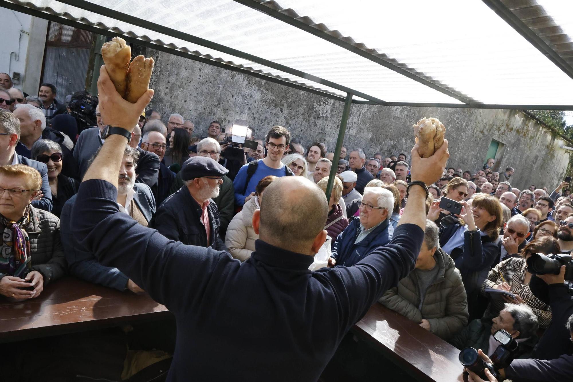 Broche de oro en San Lázaro con la subasta de las uñas
