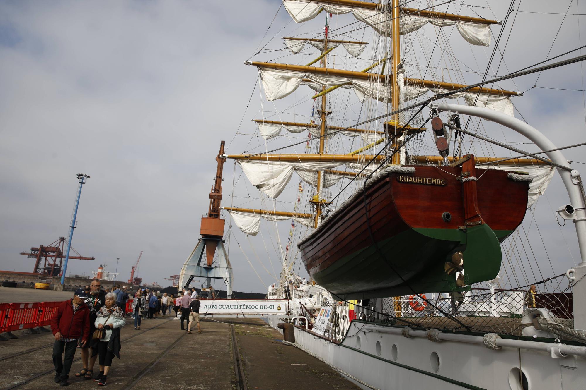 En imágenes: Colas en el puerto de Gijón para visitar el buque escuela de la Armada de México