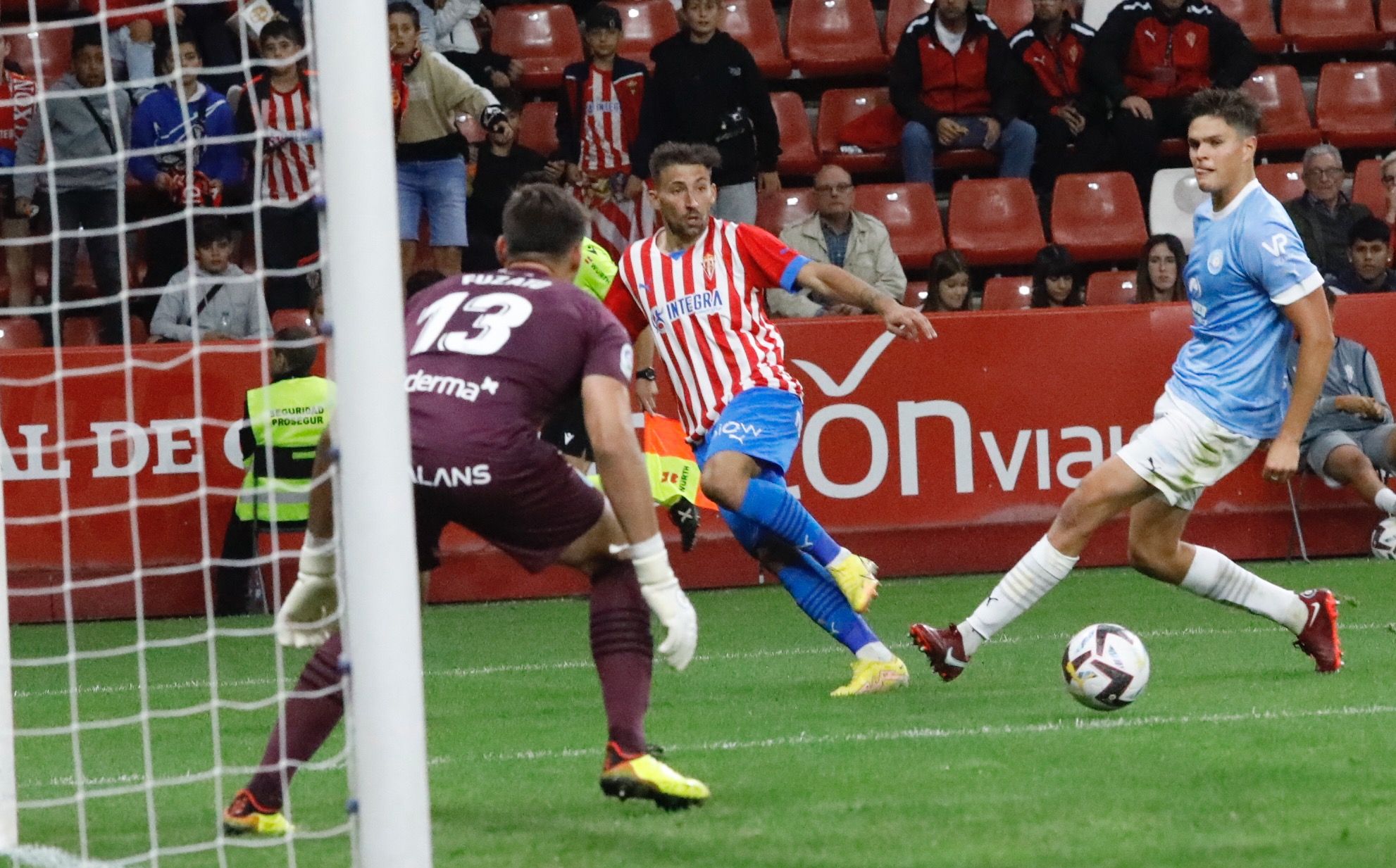 En imágenes: El Sporting consigue los tres puntos ante el Ibiza en un partido muy disputado