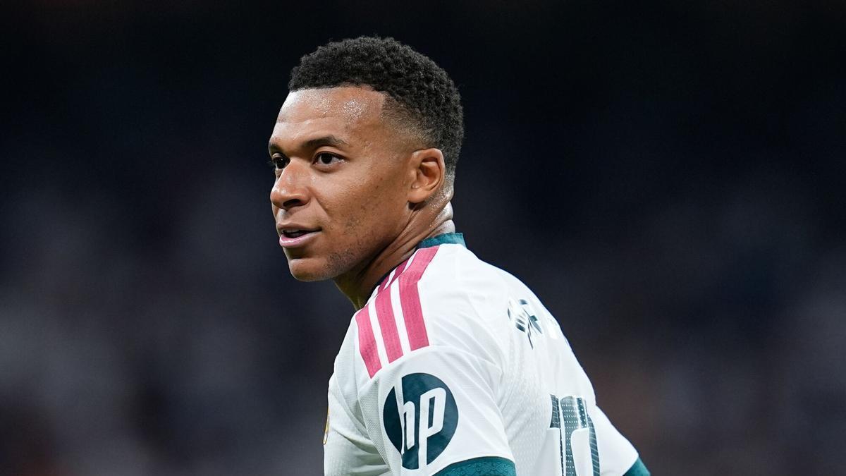 MBAPPÉ ON BOTAS | Mbappé, Kane o Ferrán: los futbolistas que han firmado por marcas emergentes de botas de fútbol