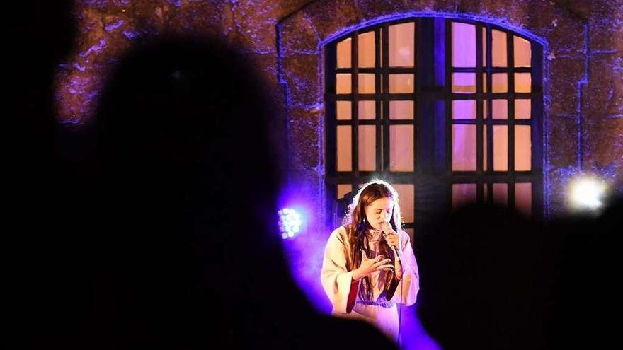 La cantante Rosalía durante un concierto en A Coruña.