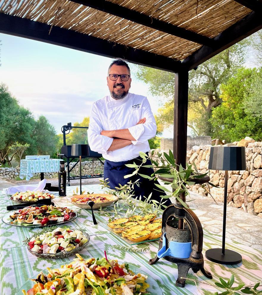 Der bekannte Koch José Cortés mit dem Vor- und Nachspeisen-Buffet am BBQ-Abend.