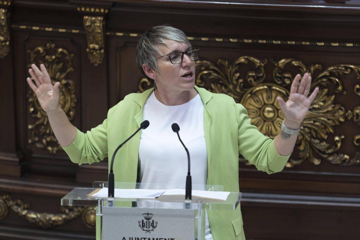 Papi Robles, en una foto de archivo, durante su intervención en el pleno.