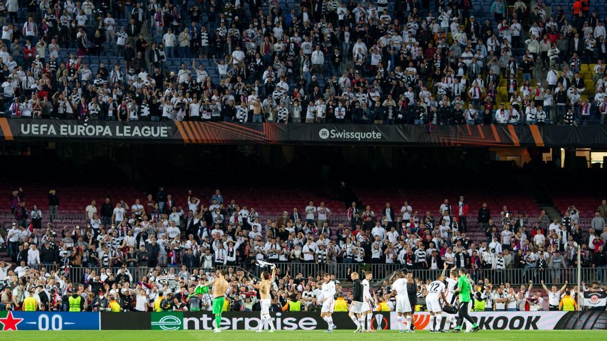 La afición del Eintracht ocupó el Camp Nou la pasada temporada