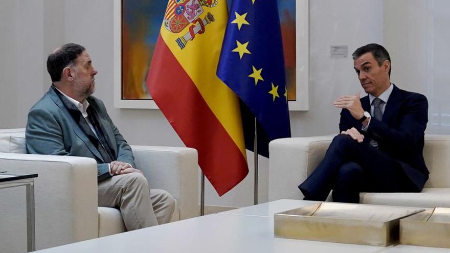 Oriol Junqueras, president d’ERC, i Pedro Sánchez, president del Govern, durant la trobada de dijous a la Moncloa. | JOSÉ LUIS ROCA