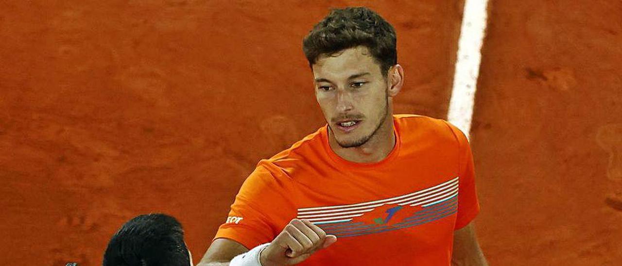 Carreño y Djokovic se saludan al final del partido del miércoles.