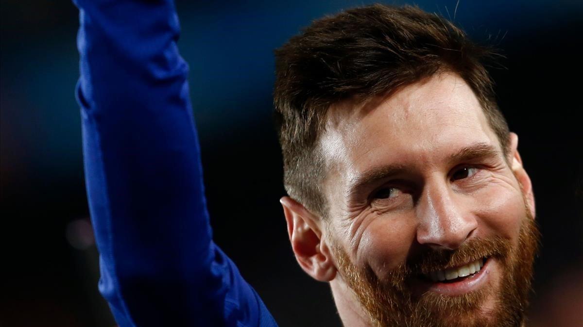 Messi celebra la Liga 18-19 en el Camp Nou.