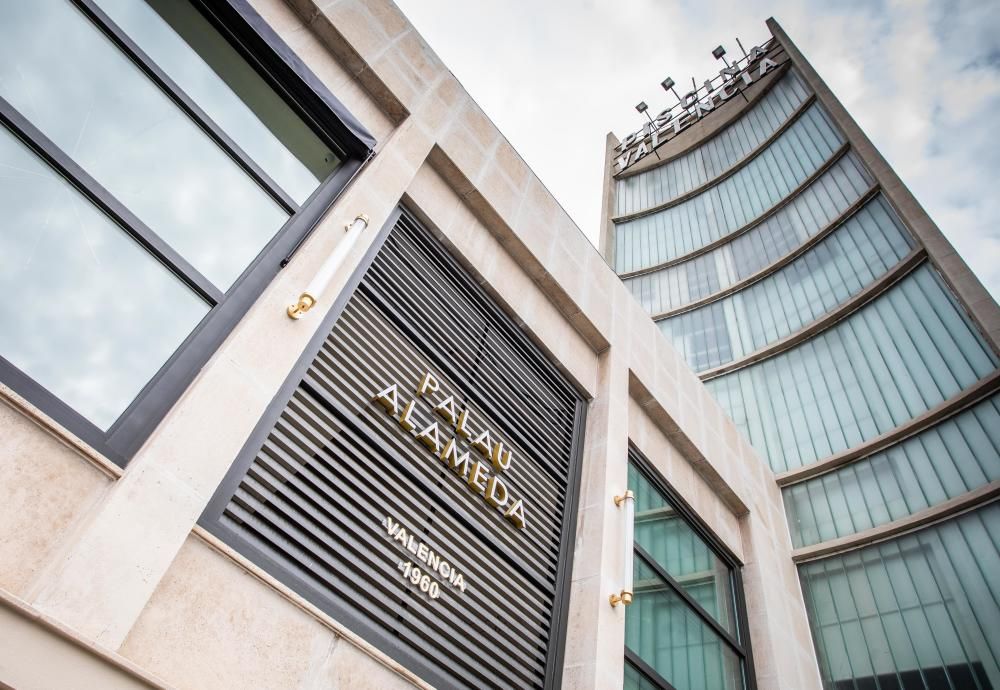 La torre de Piscina València mantiene su letrero "vintage"