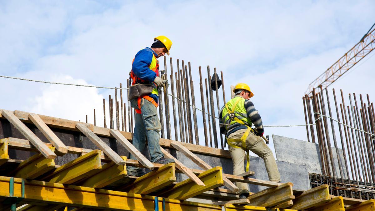 Empleados de la construcción en Riba-roja.