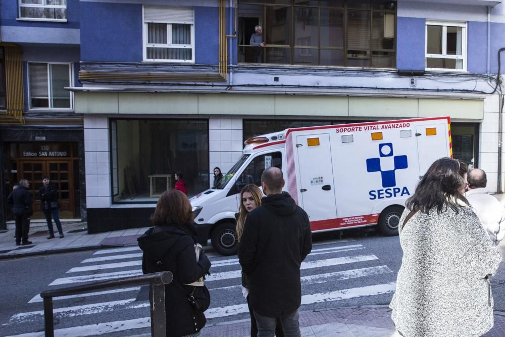 Trasladan al hospital a un bebé tras caer por una ventana en Oviedo