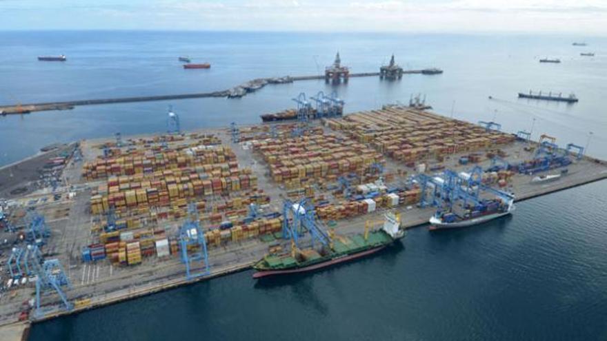 Vista aérea de la terminal de contenedores. | yaiza socorro