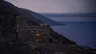 El hotel más curioso del mundo está en Canarias: un alojamiento en El Hierro que solo se reserva enviando una carta escrita a mano