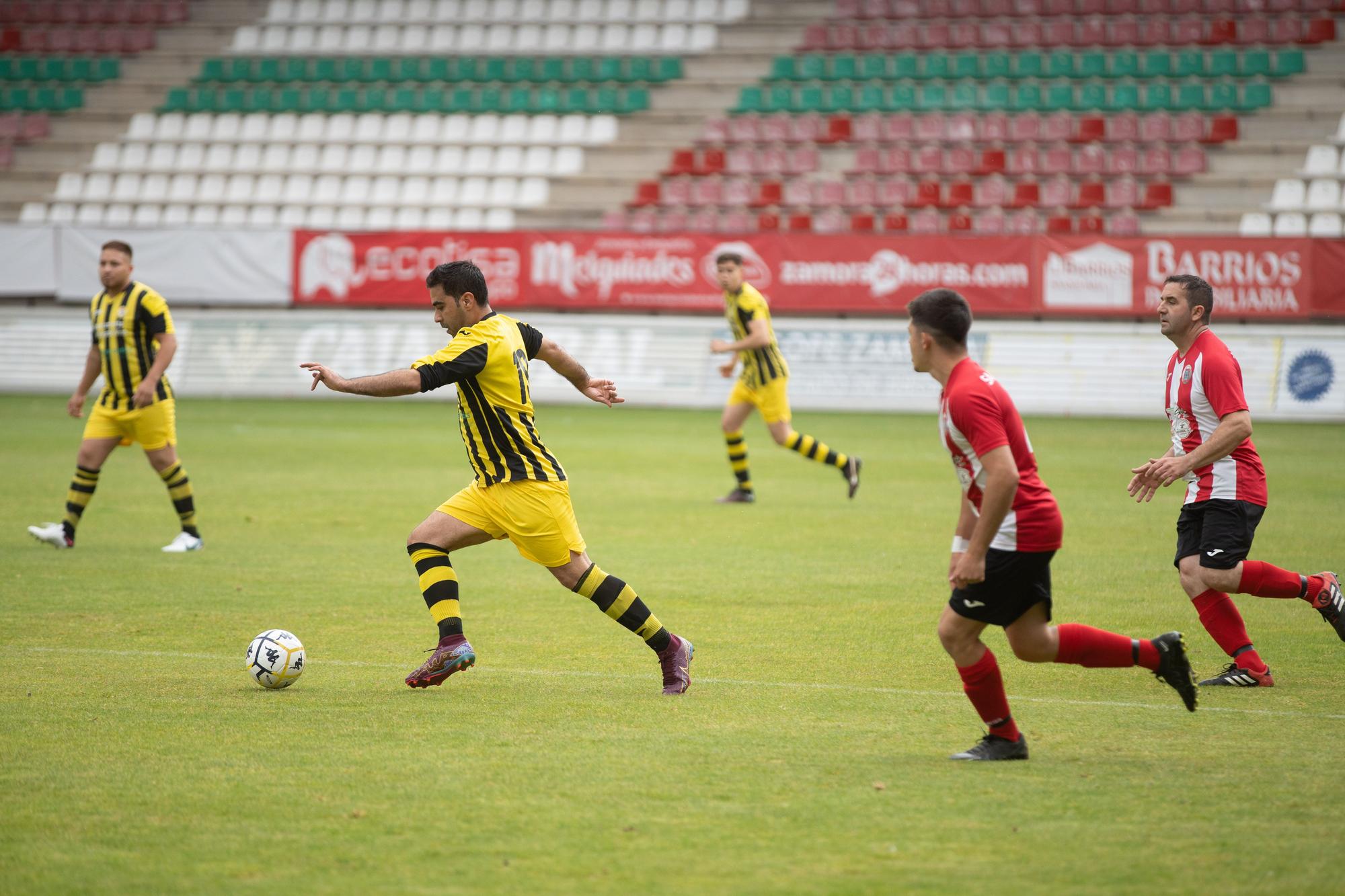 GALERIA | El Moraleja CF levanta la Copa de Los Valles ante Sanabria