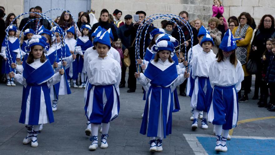 La procesión de la Puríssima ilumina Ontinyent