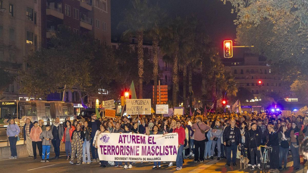 Manifestación en las Avenidas de Palma contra la violencia machista.