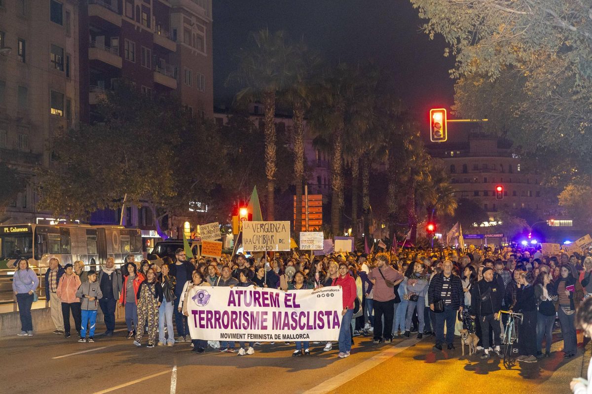 Manifestación en las Avenidas de Palma contra la violencia machista.