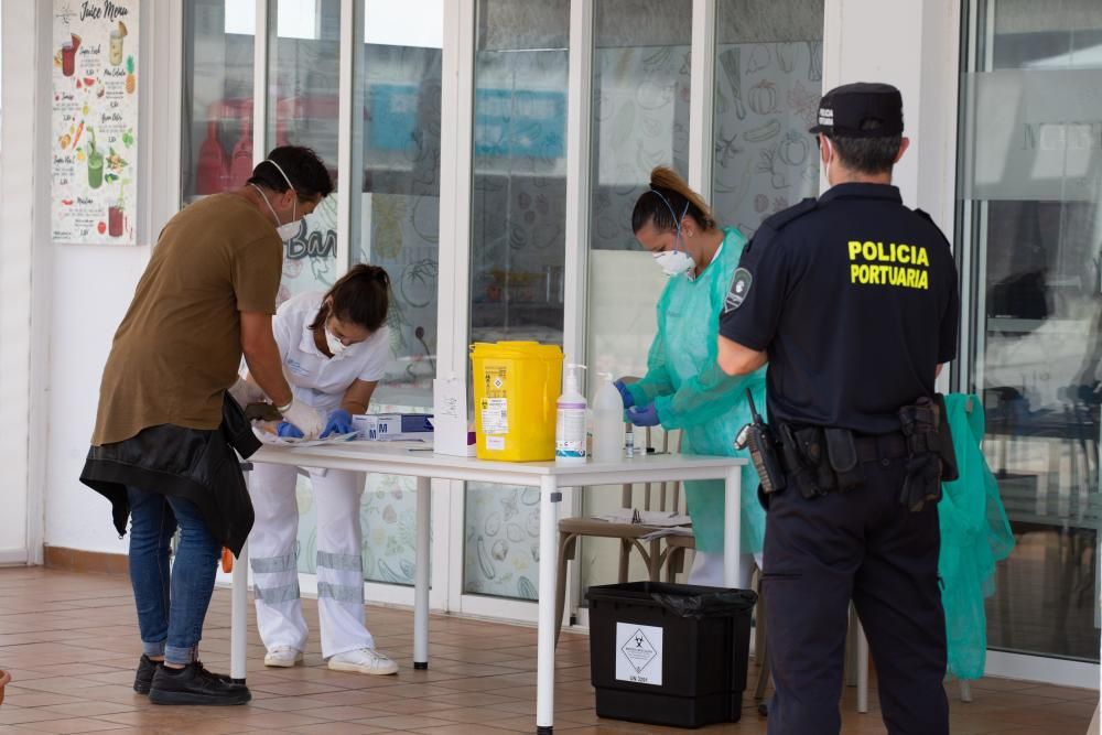 Realización de test rápidos en Ibiza a todos los pasajeros y transportistas de los ferrys a Formentera