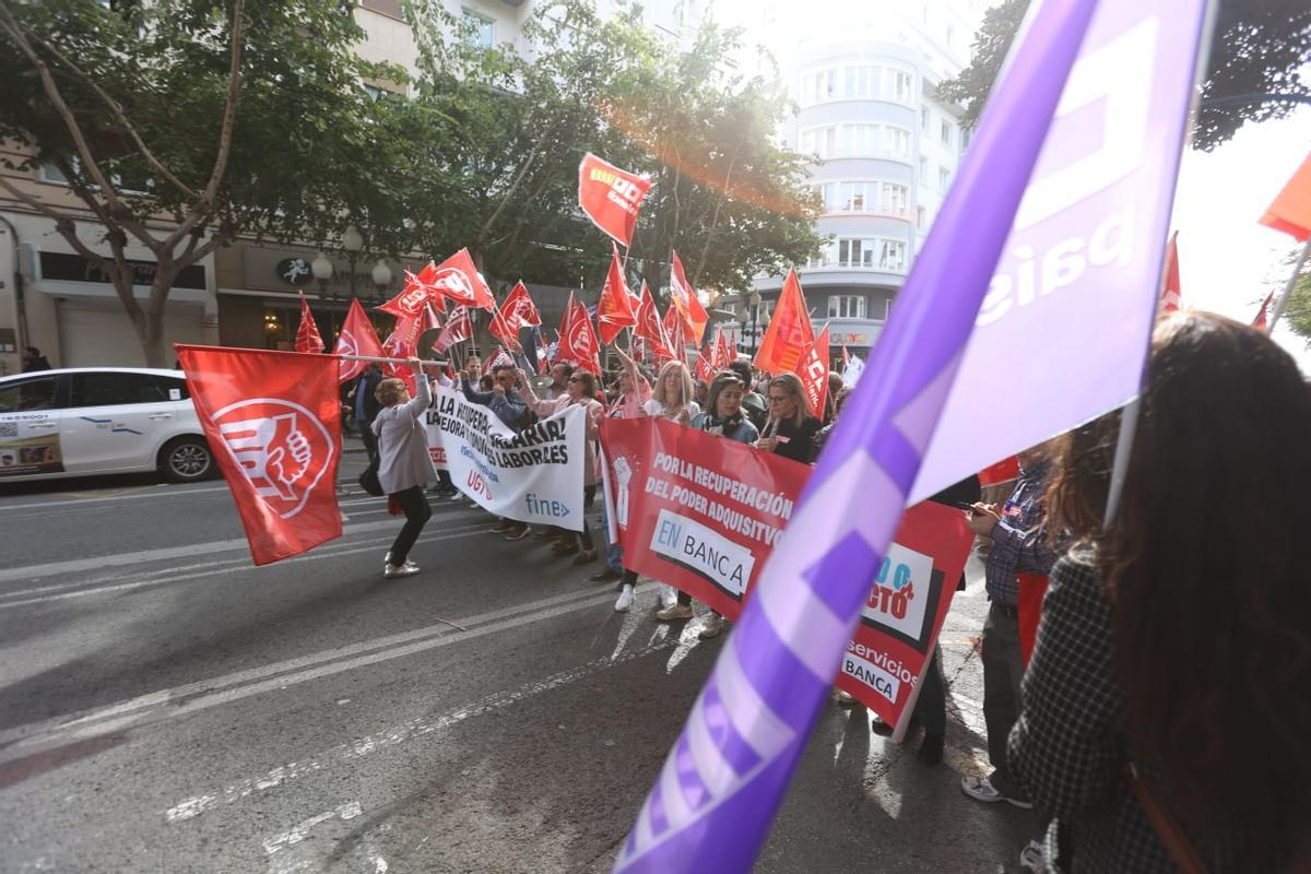 La protesta de los trabajadores de la banca en Alicante.