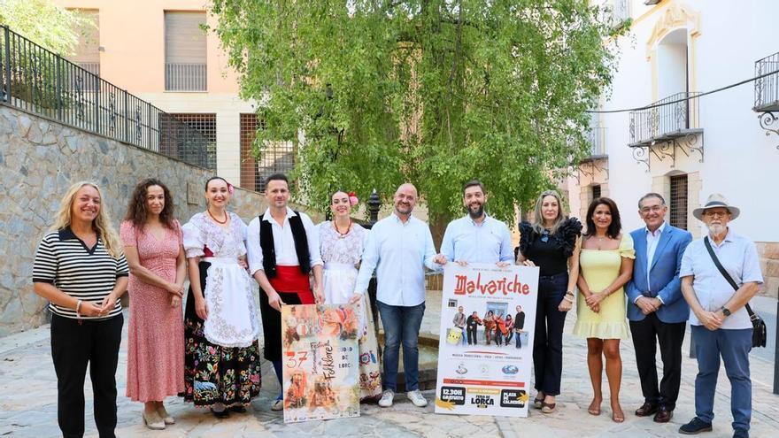 Folclore, bailes y músicas eslovacas, italianas y venezolanas toman las calles de Lorca
