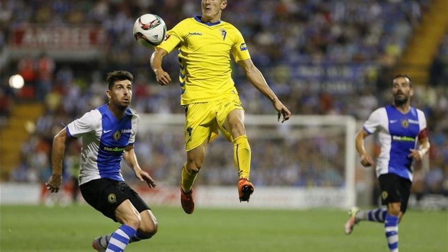 El Cádiz vuelve a Segunda con gol de Güiza (0-1)