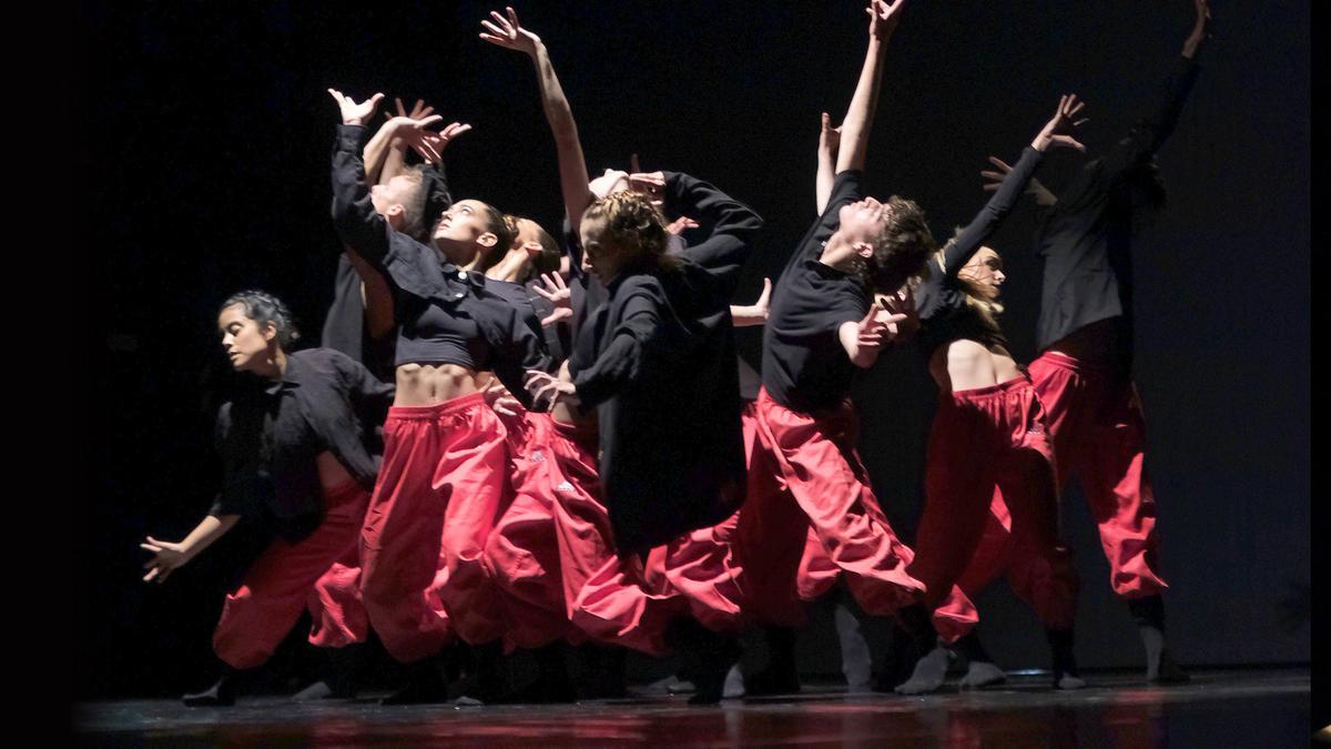 Más de una veintena de bailarines participan en esta edición del certamen de danza castellonense.