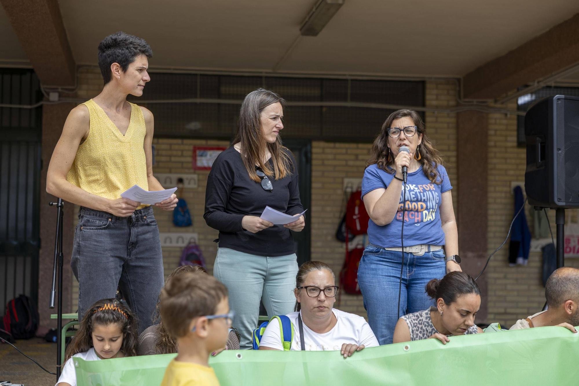 Más de un centenar de personas participan en la cacerolada contra la ampliación del CEIP Pràctiques de Palma propuesta por Educación