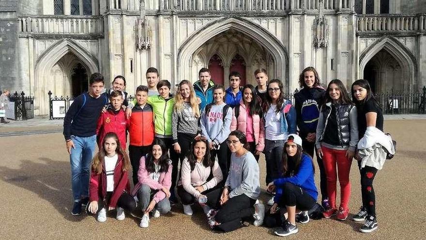 El grupo de estudiantes benaventanos en una de sus visitas culturales a la capital británica