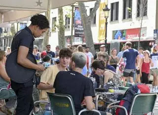 El perfil del parado en la comarca de Santiago: mujer y relacionada con el sector servicios