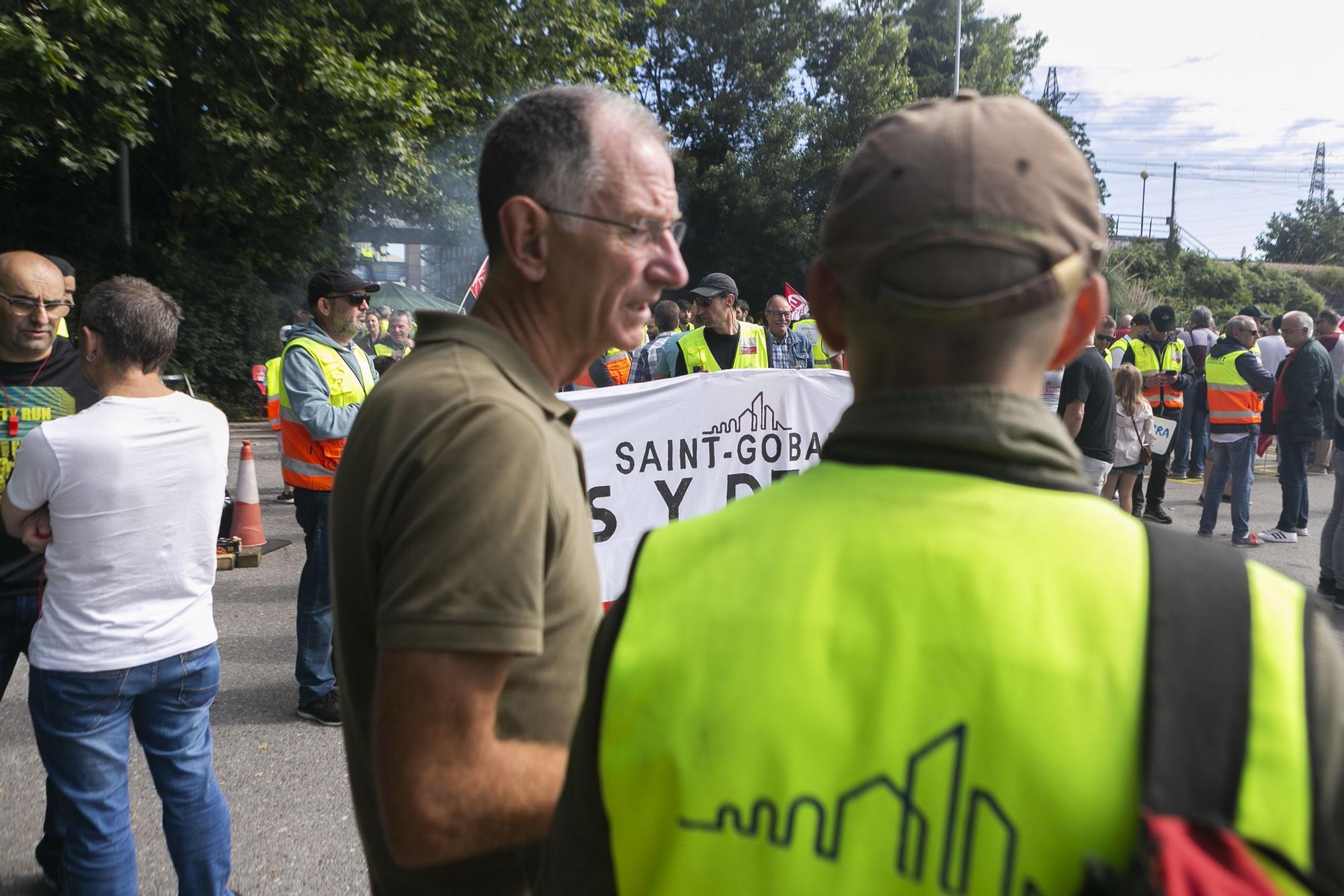 Los trabajadores de Saint-Gobain salen a la calle para frenar los despidos en Avilés