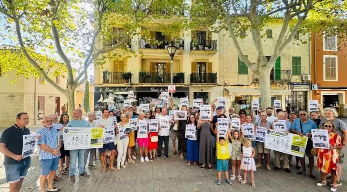 Vecinos de la entidad ANACA, en un pasado acto reivindicativo contra el cable.