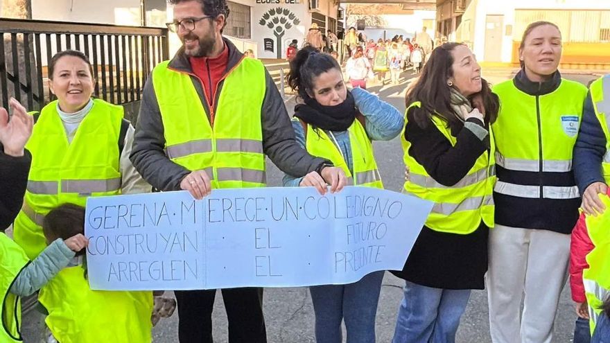El colegio de Gerena se reformará en verano pero no hay fecha para un nuevo centro: &quot;Está entre los cinco más prioritarios de Sevilla&quot;