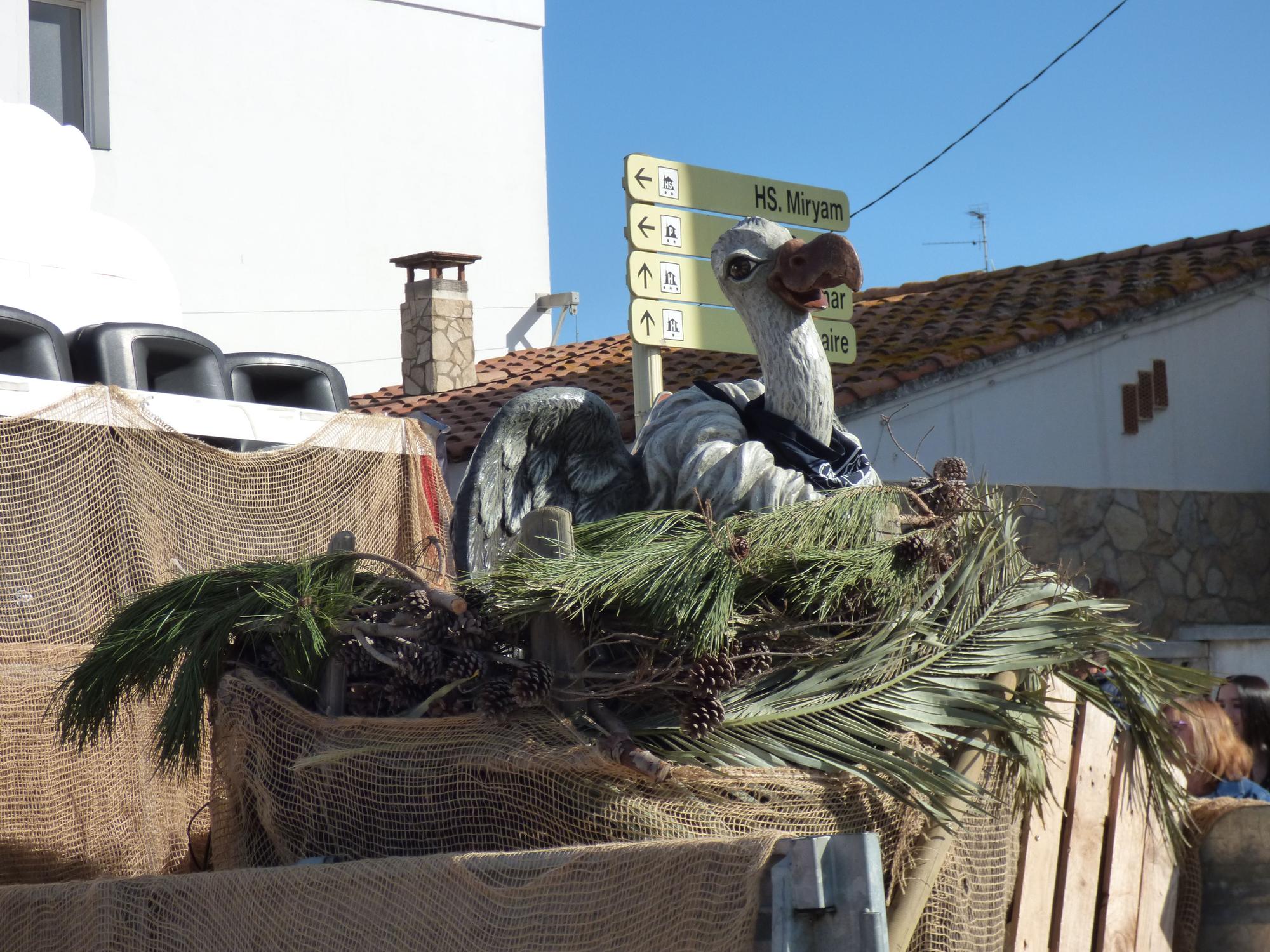 L'Escala vibra amb una rua de carnaval carregada d'imaginació