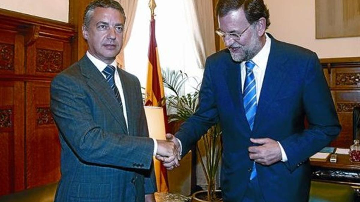 Mariano Rajoy y el líder del PNV, Iñigo Urkullu, en la reunión que en julio del 2010 sirvió para desbloquear las relaciones entre ambos partidos.