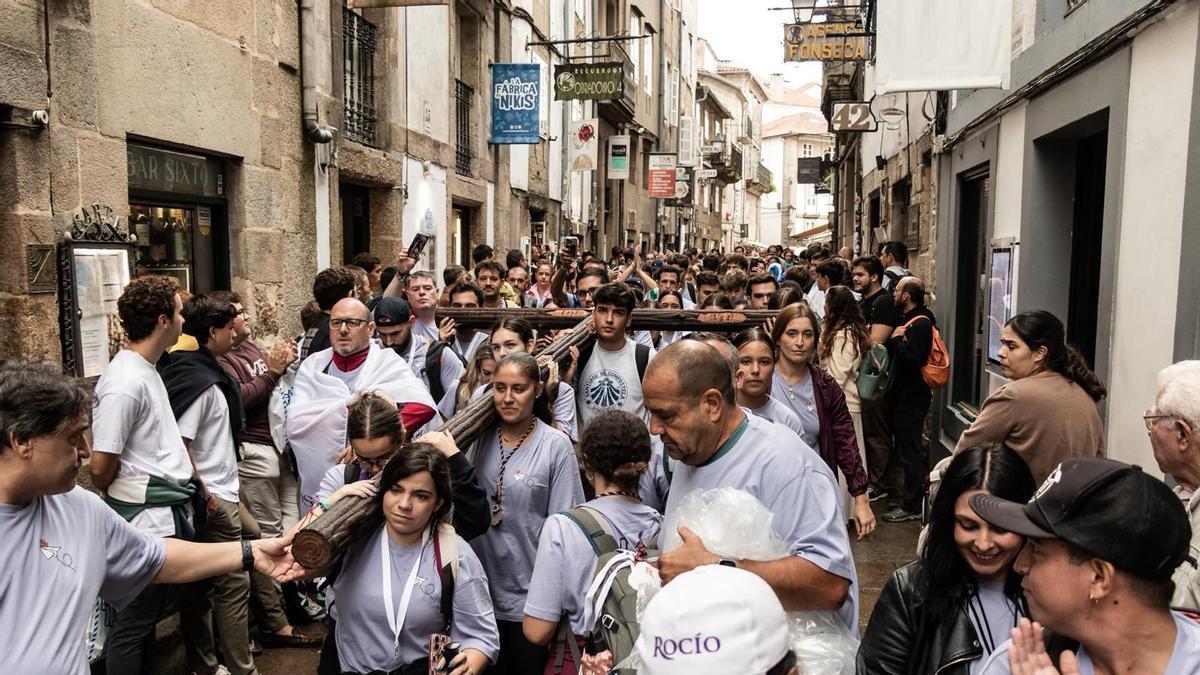 Llegada de los peregrinos de la Hermandad del Rocío a la plaza del Obradoiro.