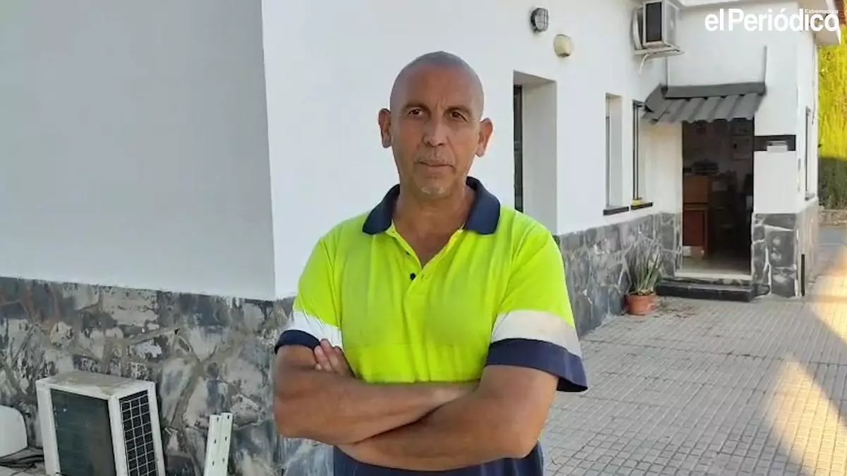 Trabajadores del Centro de Transportes de Coria tachan ya la situación de impagos de "desesperante"