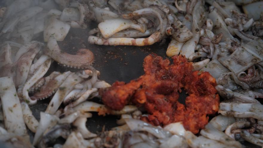 Calamares con sobrasada en el Mercat Nou: el sabor del otoño ibicenco