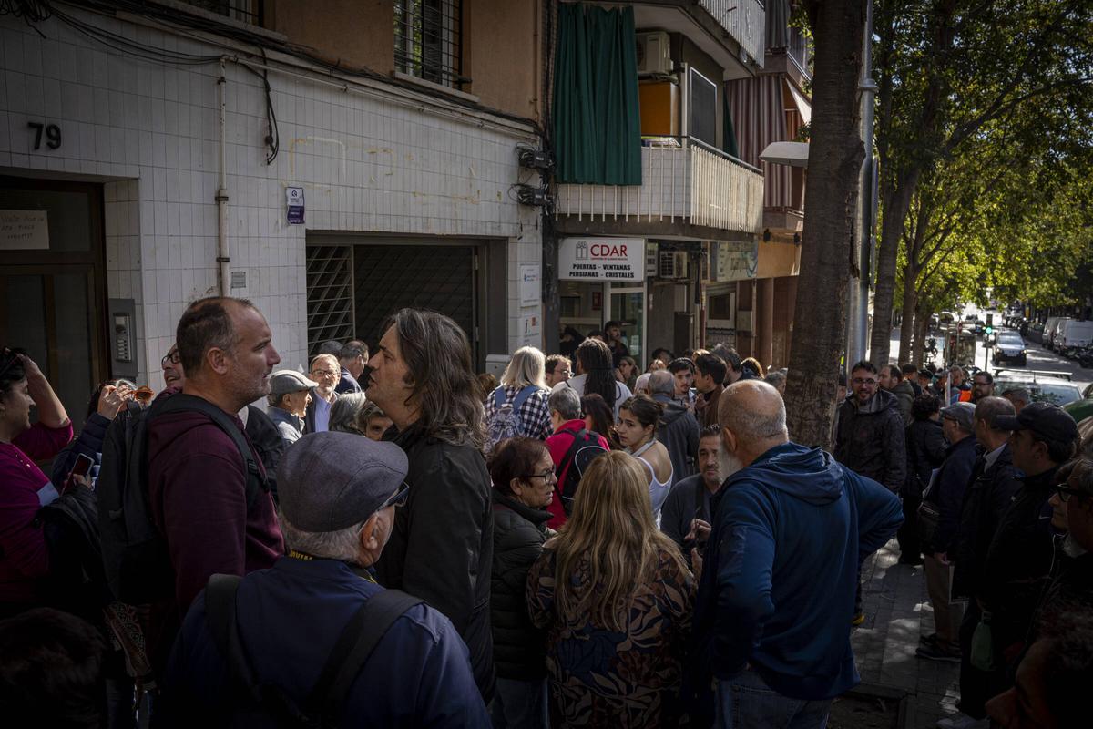 Protesta en Santa Coloma por las listas espera en salud mental