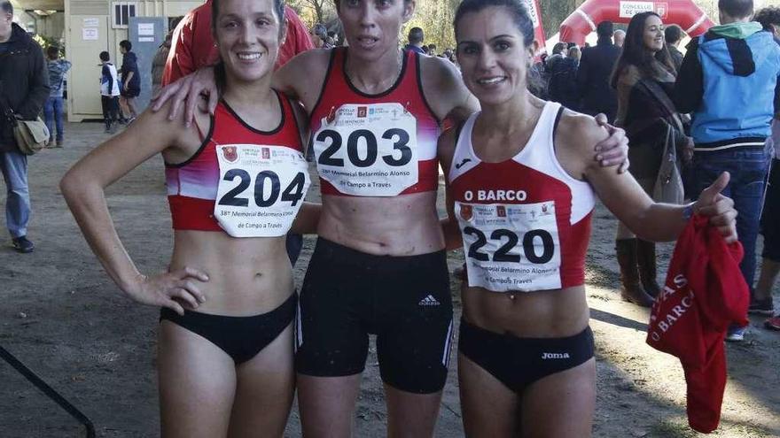 Sofía Martins, Clarisse Cruz (en el centro) y Ester Navarrete, tras la carrera del domingo. // Alba Villar