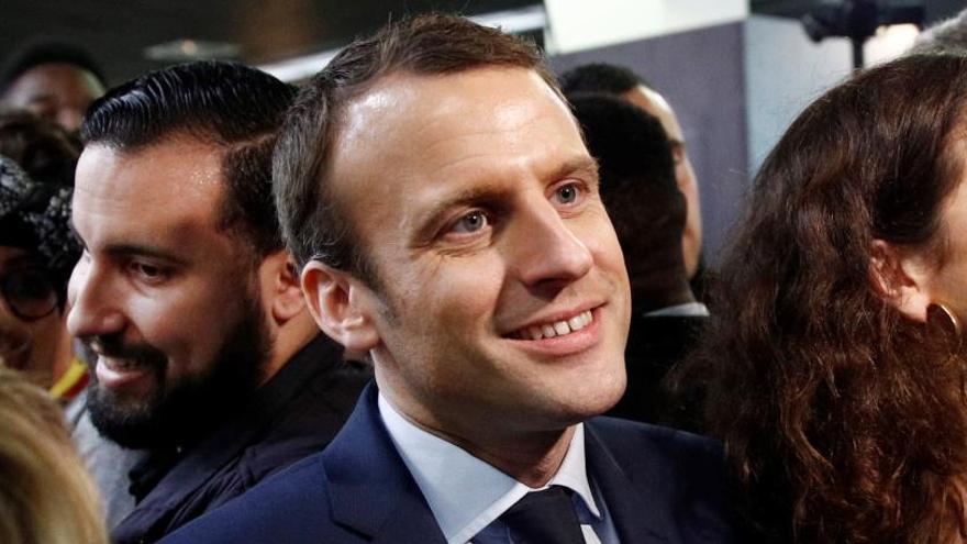 Macron se enfrenta a la oposición.